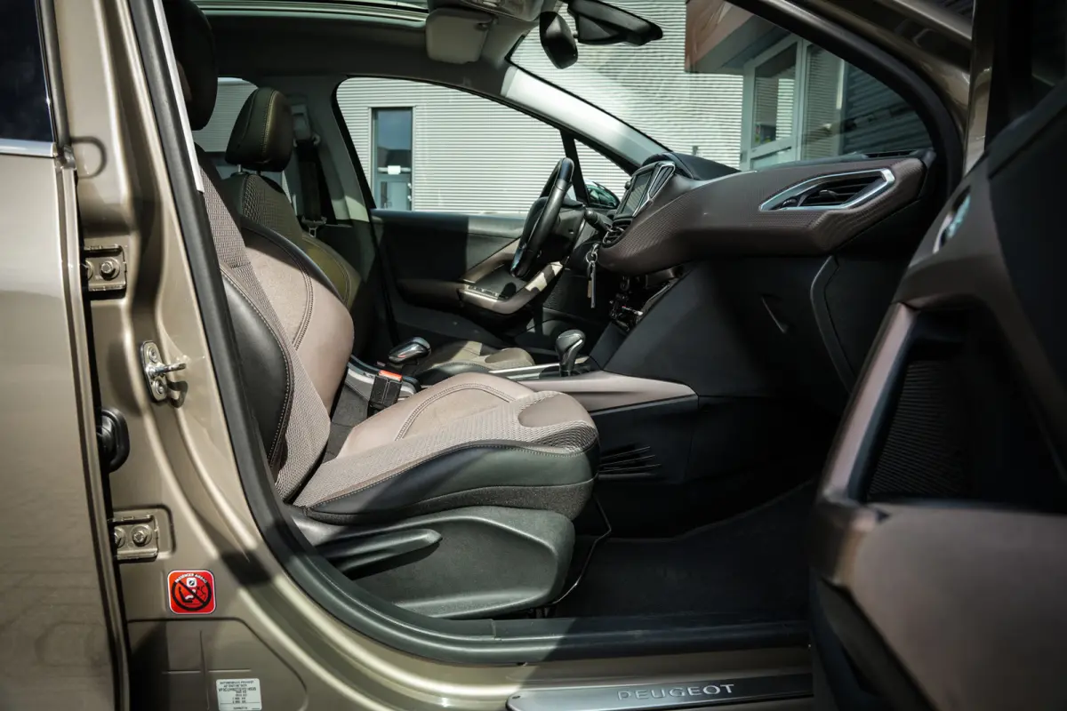 1.2 Allure Automaat | 1e Eig. | Panoramadak | ECC | Navigatie | CC | Metallic Lak | PDC | H.Leder | LMV |