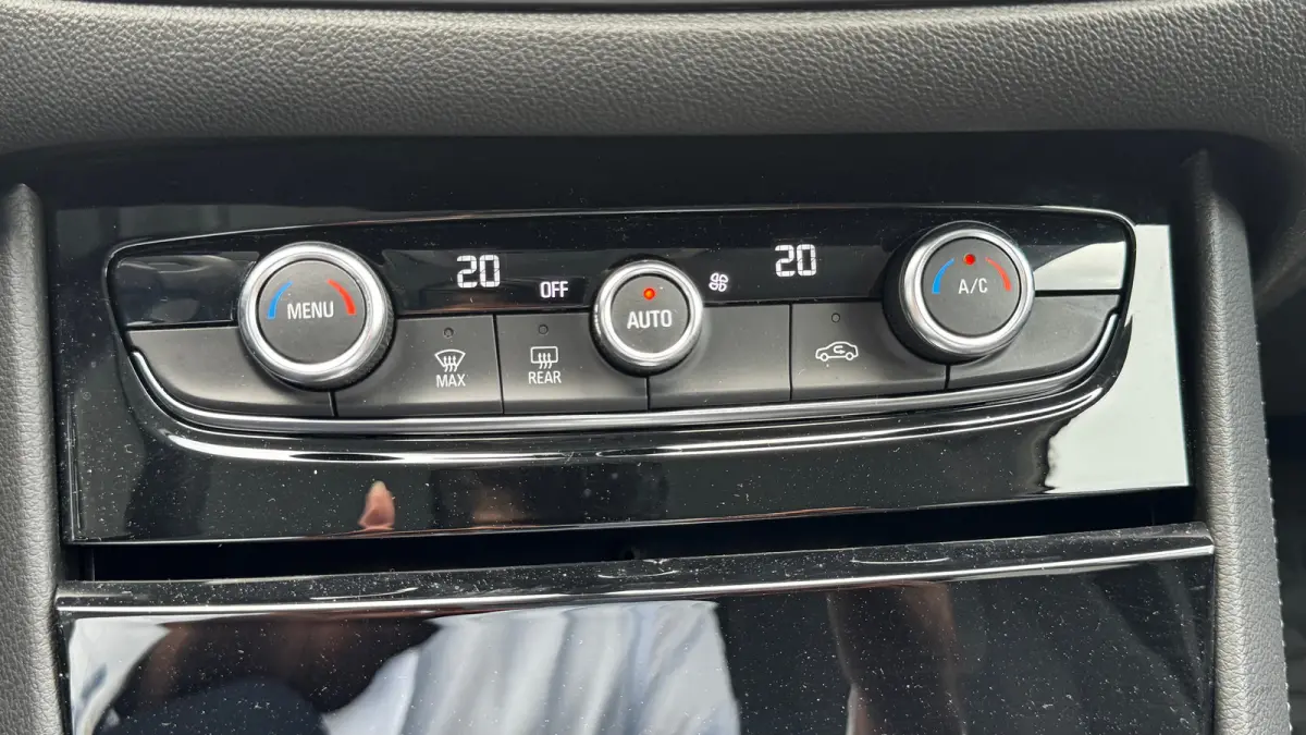 1.6 TURBO HYBRID 225PK LEVEL 4 GS AUTOMAAT / NAVI / LEDER / CLIMA / LED / PDC / AGR / 18" LMV / KEYLESS / WINTERPAKKET / BLUETOOTH / ADAPT. CRUISECONTROL  !!
