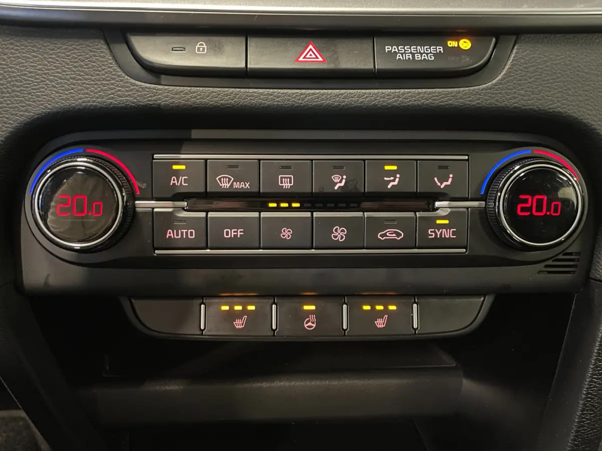 1.0 T-GDi DynamicLine|APPLE CARPLAY, ANDROID AUTO|STOEL-,STUURVERW|CAMERA|CRUISE,CLIMATE|1E EIG.|INCL.BTW|
