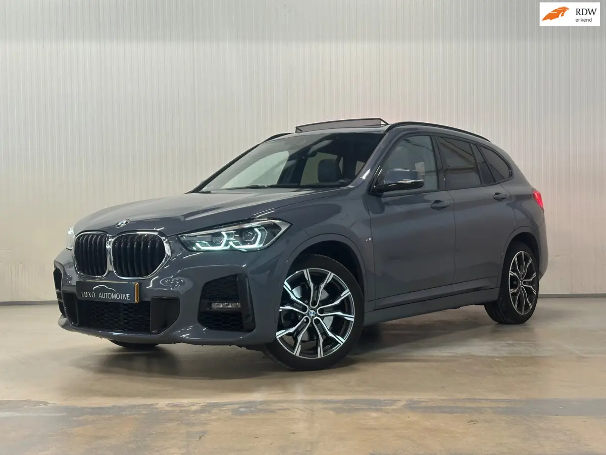 XDrive20i High Executive | M-SPORT | PANO | TREKHAAK | HARMAN KARDON