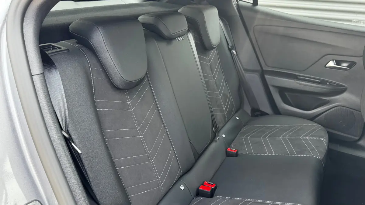 1.2 TURBO 130PK ULTIMATE AUTOMAAT / NAVI / LEDER / CLIMA / LED / PDC / 18" LMV / CAMERA / KEYLESS / ALCANTARA / ADAPT. CRUISECONTROL  !!