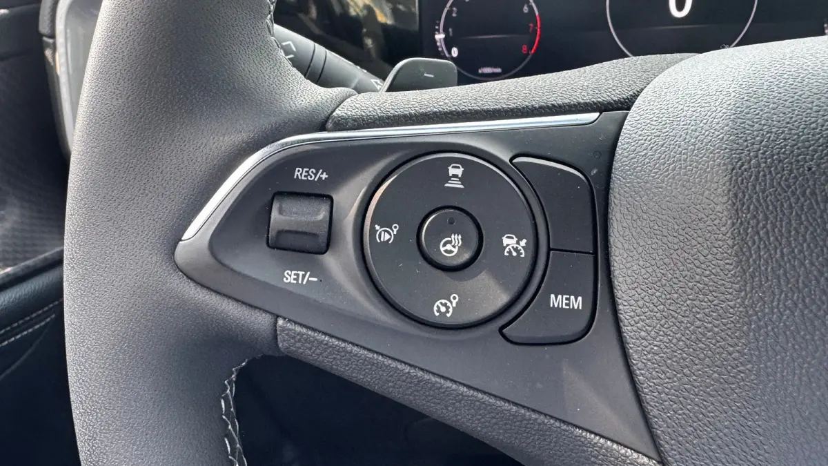 1.2 TURBO 130PK ULTIMATE AUTOMAAT / NAVI / LEDER / CLIMA / LED / PDC / 18" LMV / CAMERA / KEYLESS / ALCANTARA / ADAPT. CRUISECONTROL  !!