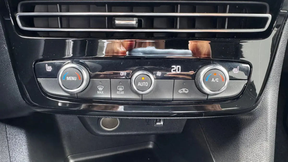 1.2 TURBO 130PK ULTIMATE AUTOMAAT / NAVI / LEDER / CLIMA / LED / PDC / 18" LMV / CAMERA / KEYLESS / ALCANTARA / ADAPT. CRUISECONTROL  !!