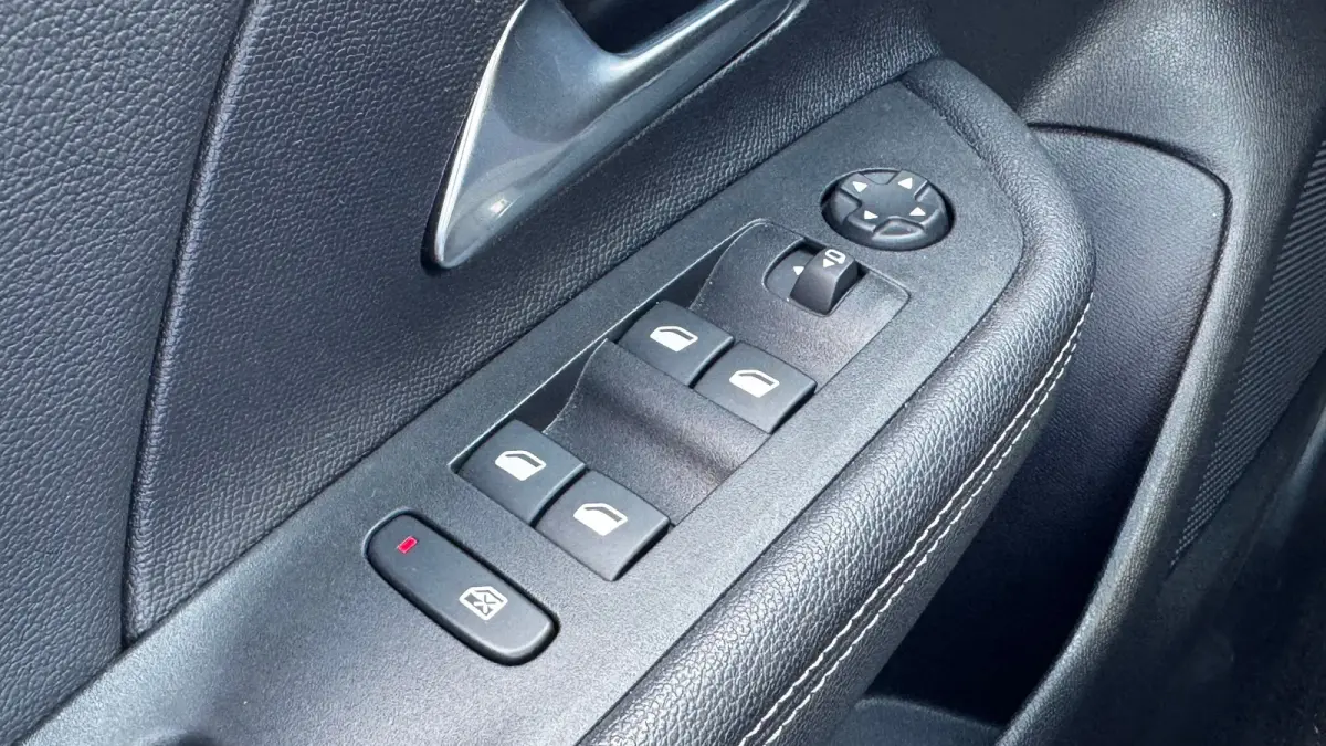 1.2 TURBO 130PK ULTIMATE AUTOMAAT / NAVI / LEDER / CLIMA / LED / PDC / 18" LMV / CAMERA / KEYLESS / ALCANTARA / ADAPT. CRUISECONTROL  !!