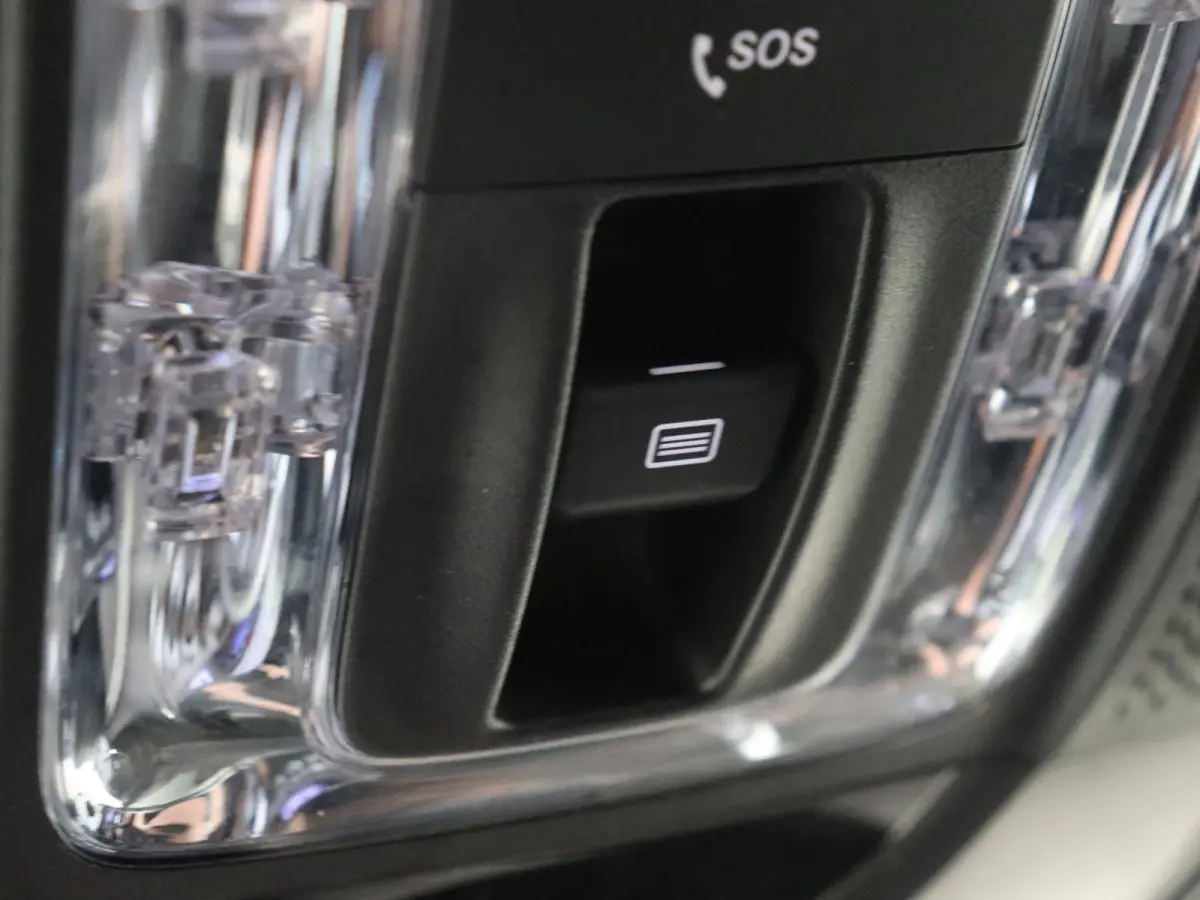 250 e Star Edition AMG Line Plus Panoramadak / Head-up / Memory Seats / 360 Camera / 19'' Multispaak velgen / Sfeerverlichting