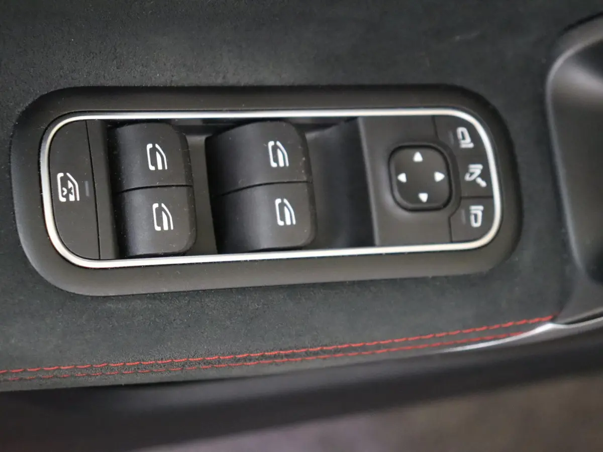 250 e Star Edition AMG Line Plus Panoramadak / Head-up / Memory Seats / 360 Camera / 19'' Multispaak velgen / Sfeerverlichting