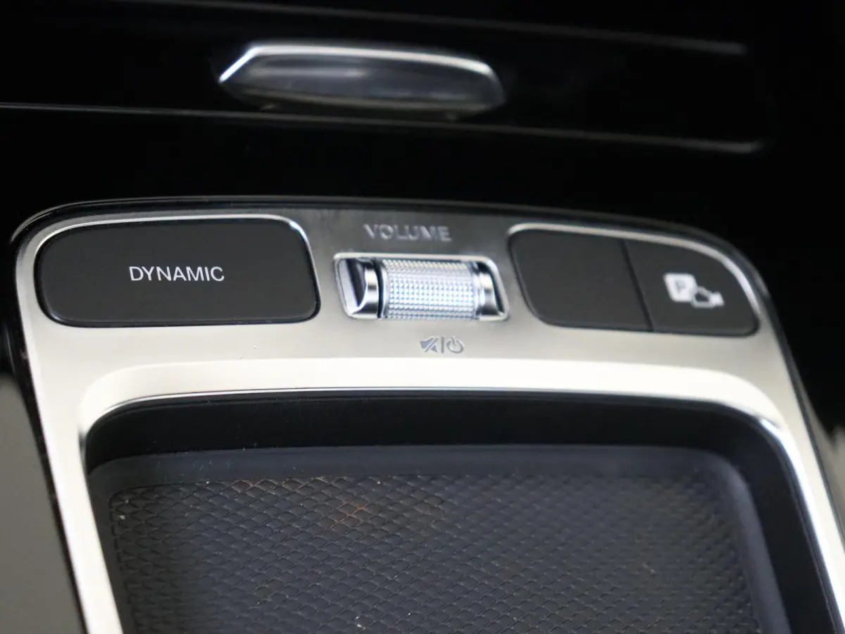 250 e Star Edition AMG Line Plus Panoramadak / Head-up / Memory Seats / 360 Camera / 19'' Multispaak velgen / Sfeerverlichting