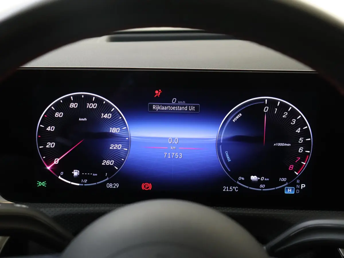 250 e Star Edition AMG Line Plus Panoramadak / Head-up / Memory Seats / 360 Camera / 19'' Multispaak velgen / Sfeerverlichting