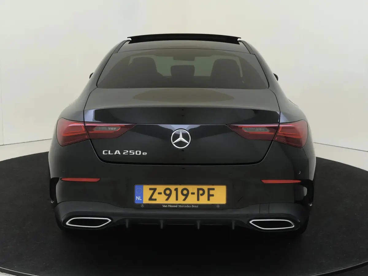 250 e Star Edition AMG Line Plus Panoramadak / Head-up / Memory Seats / 360 Camera / 19'' Multispaak velgen / Sfeerverlichting