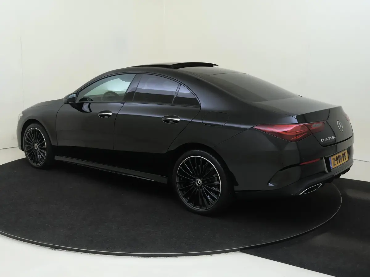 250 e Star Edition AMG Line Plus Panoramadak / Head-up / Memory Seats / 360 Camera / 19'' Multispaak velgen / Sfeerverlichting