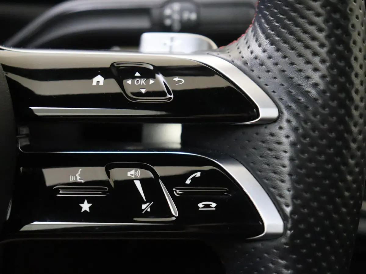 250 e Star Edition AMG Line Plus Panoramadak / Head-up / Memory Seats / 360 Camera / 19'' Multispaak velgen / Sfeerverlichting