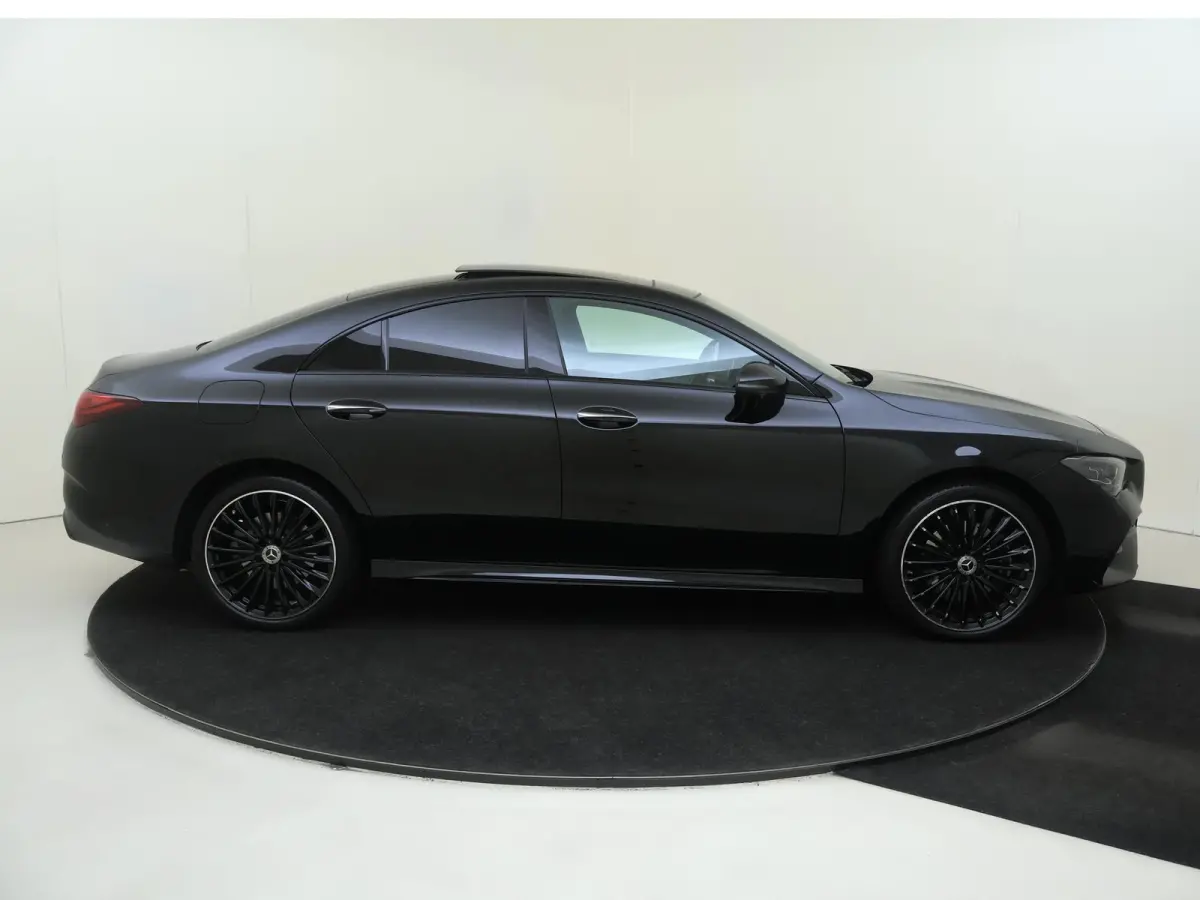 250 e Star Edition AMG Line Plus Panoramadak / Head-up / Memory Seats / 360 Camera / 19'' Multispaak velgen / Sfeerverlichting