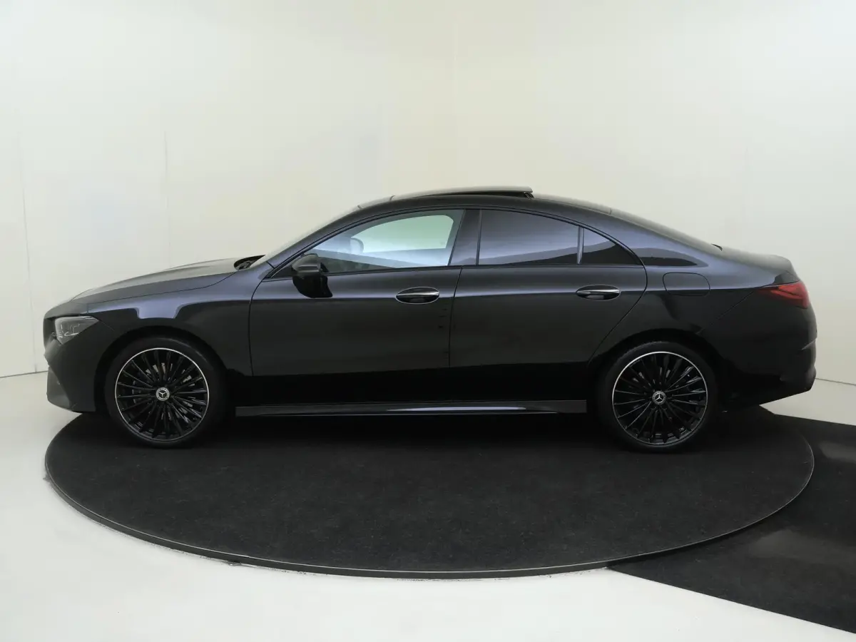 250 e Star Edition AMG Line Plus Panoramadak / Head-up / Memory Seats / 360 Camera / 19'' Multispaak velgen / Sfeerverlichting