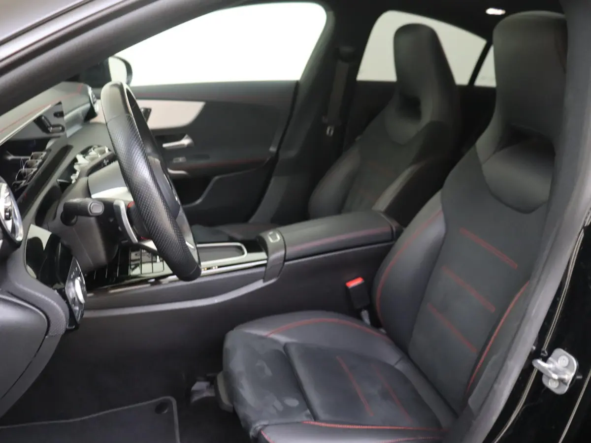 250 e Star Edition AMG Line Plus Panoramadak / Head-up / Memory Seats / 360 Camera / 19'' Multispaak velgen / Sfeerverlichting