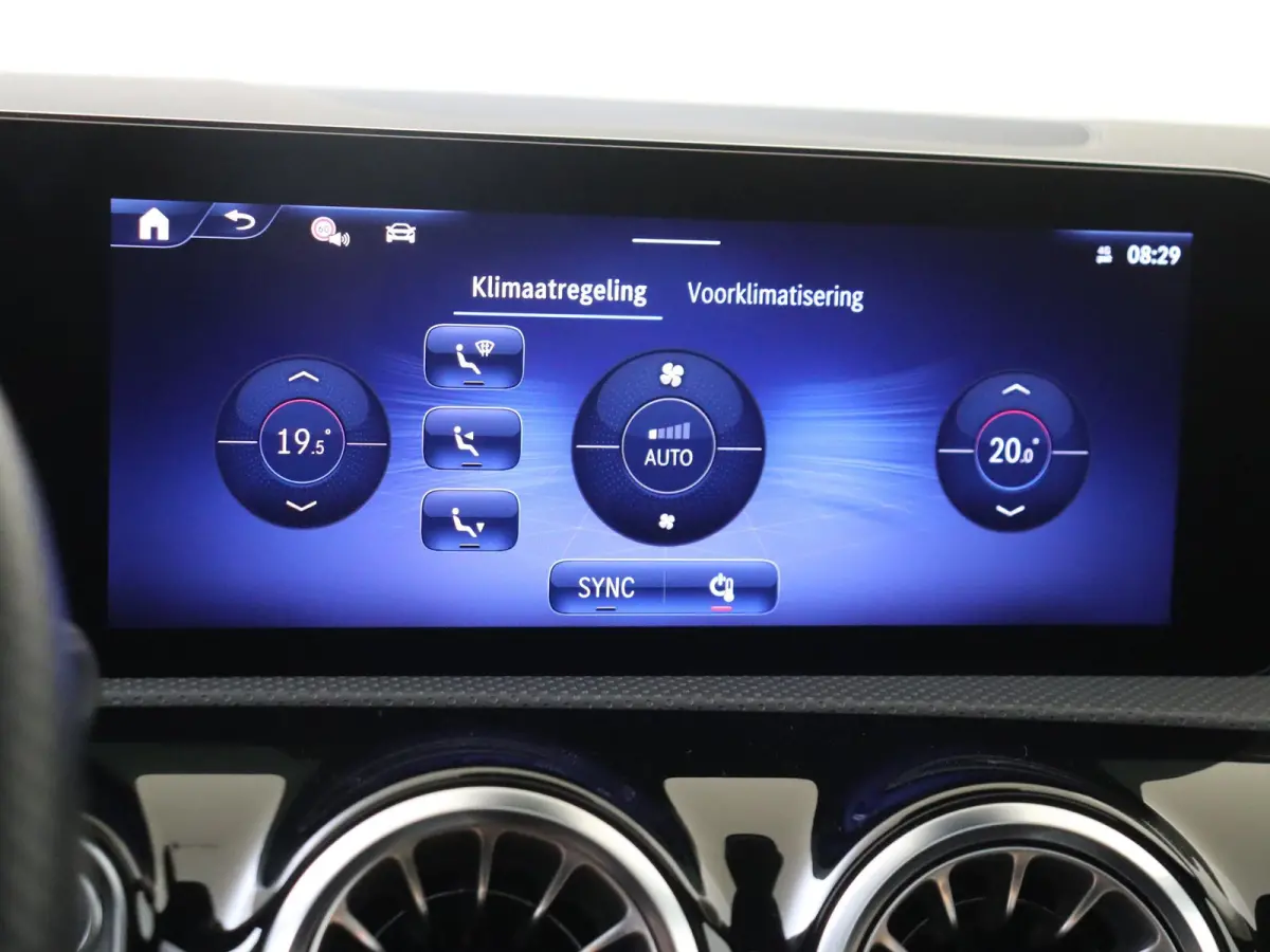 250 e Star Edition AMG Line Plus Panoramadak / Head-up / Memory Seats / 360 Camera / 19'' Multispaak velgen / Sfeerverlichting