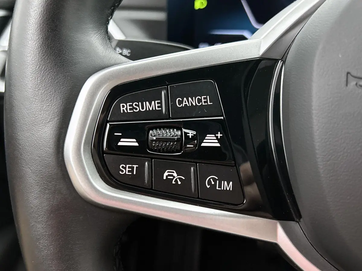 eDrive40 84 kWh | WORDT VERWACHT | M-SPORT | ACHTERUITRIJCAMERA | TREKHAAK | ELEKTRISCHE KOFFERKLEP | STOELVERWARMING | SFEERVERLICHTING | LEDER | APPLE CARPLAY - ANDROID AUTO | NAVIGATIE |