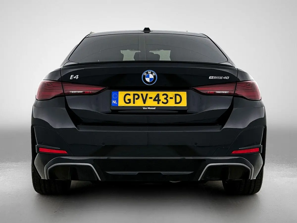eDrive40 84 kWh | WORDT VERWACHT | M-SPORT | ACHTERUITRIJCAMERA | TREKHAAK | ELEKTRISCHE KOFFERKLEP | STOELVERWARMING | SFEERVERLICHTING | LEDER | APPLE CARPLAY - ANDROID AUTO | NAVIGATIE |