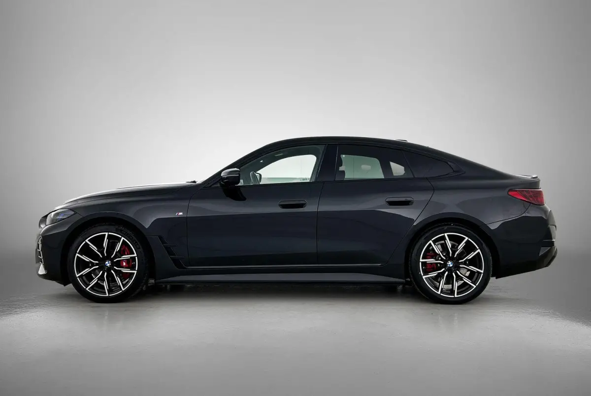 eDrive40 84 kWh | WORDT VERWACHT | M-SPORT | ACHTERUITRIJCAMERA | TREKHAAK | ELEKTRISCHE KOFFERKLEP | STOELVERWARMING | SFEERVERLICHTING | LEDER | APPLE CARPLAY - ANDROID AUTO | NAVIGATIE |