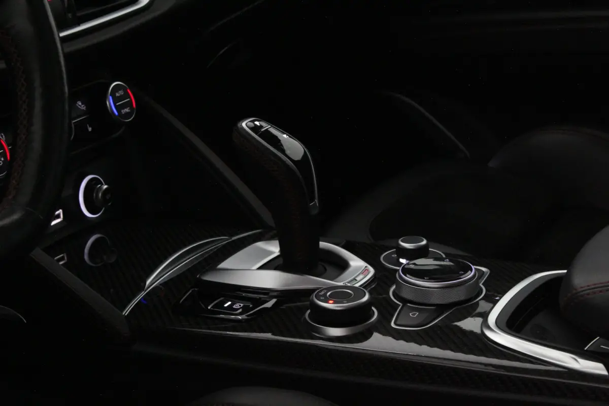 2.0 T AWD Veloce > 280pk/Akrapovic/Pano.schuif/21Inch Turismo/Trekhaak...