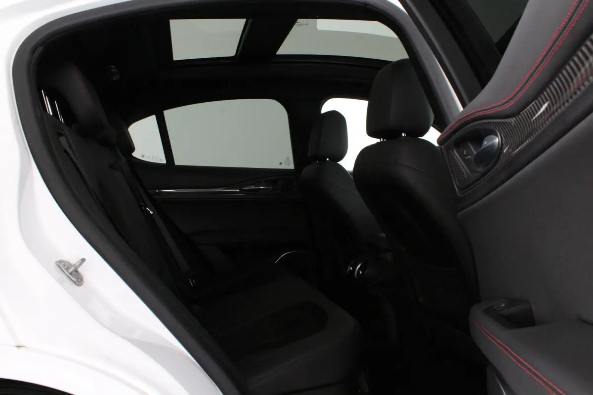 2.0 T AWD Veloce > 280pk/Akrapovic/Pano.schuif/21Inch Turismo/Trekhaak...