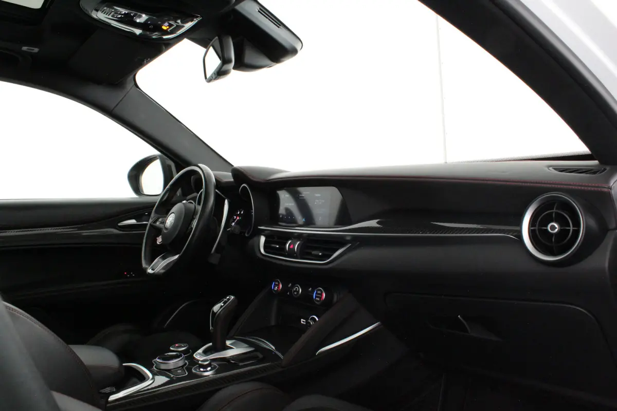2.0 T AWD Veloce > 280pk/Akrapovic/Pano.schuif/21Inch Turismo/Trekhaak...
