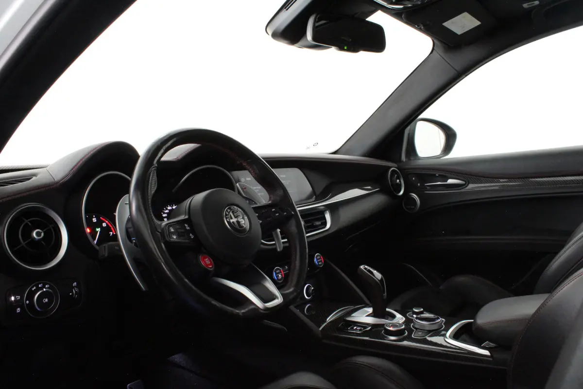 2.0 T AWD Veloce > 280pk/Akrapovic/Pano.schuif/21Inch Turismo/Trekhaak...