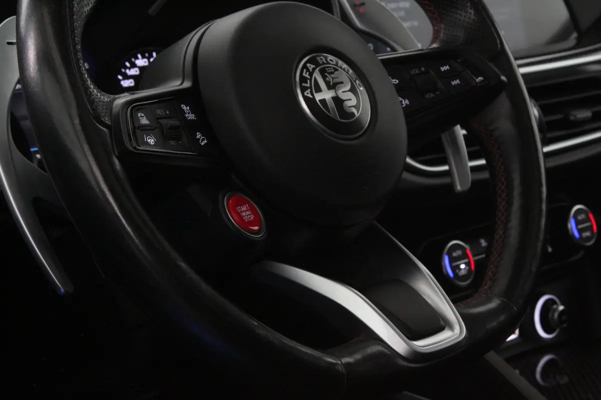 2.0 T AWD Veloce > 280pk/Akrapovic/Pano.schuif/21Inch Turismo/Trekhaak...