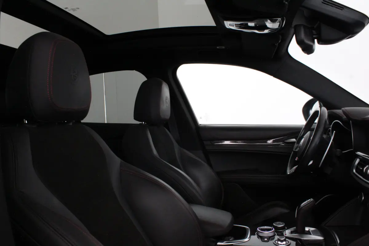 2.0 T AWD Veloce > 280pk/Akrapovic/Pano.schuif/21Inch Turismo/Trekhaak...