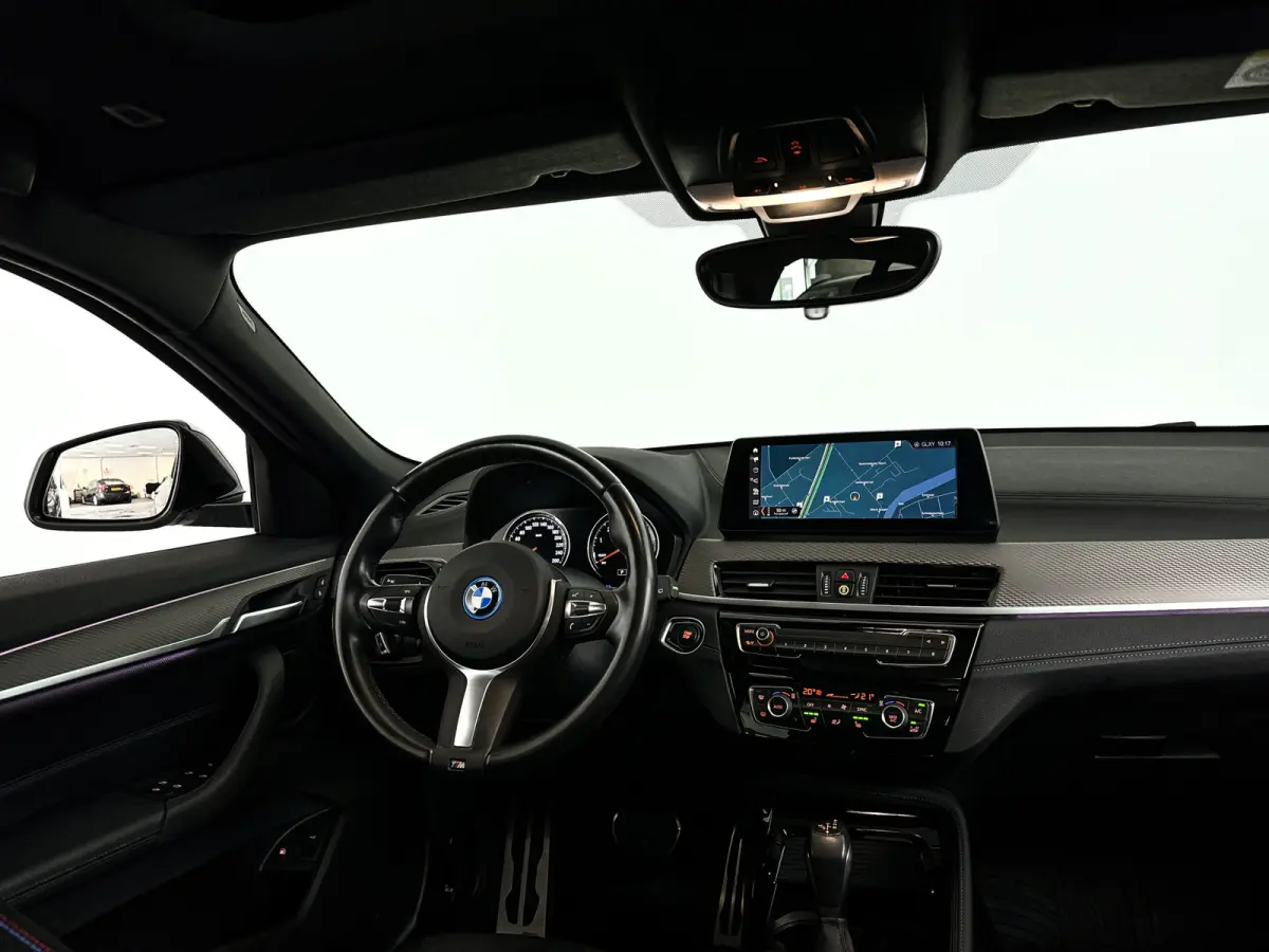 xDrive25e High Executive | Panoramadak | Parkeercamera | Head-up display | Stoelverwarming | Cruise control