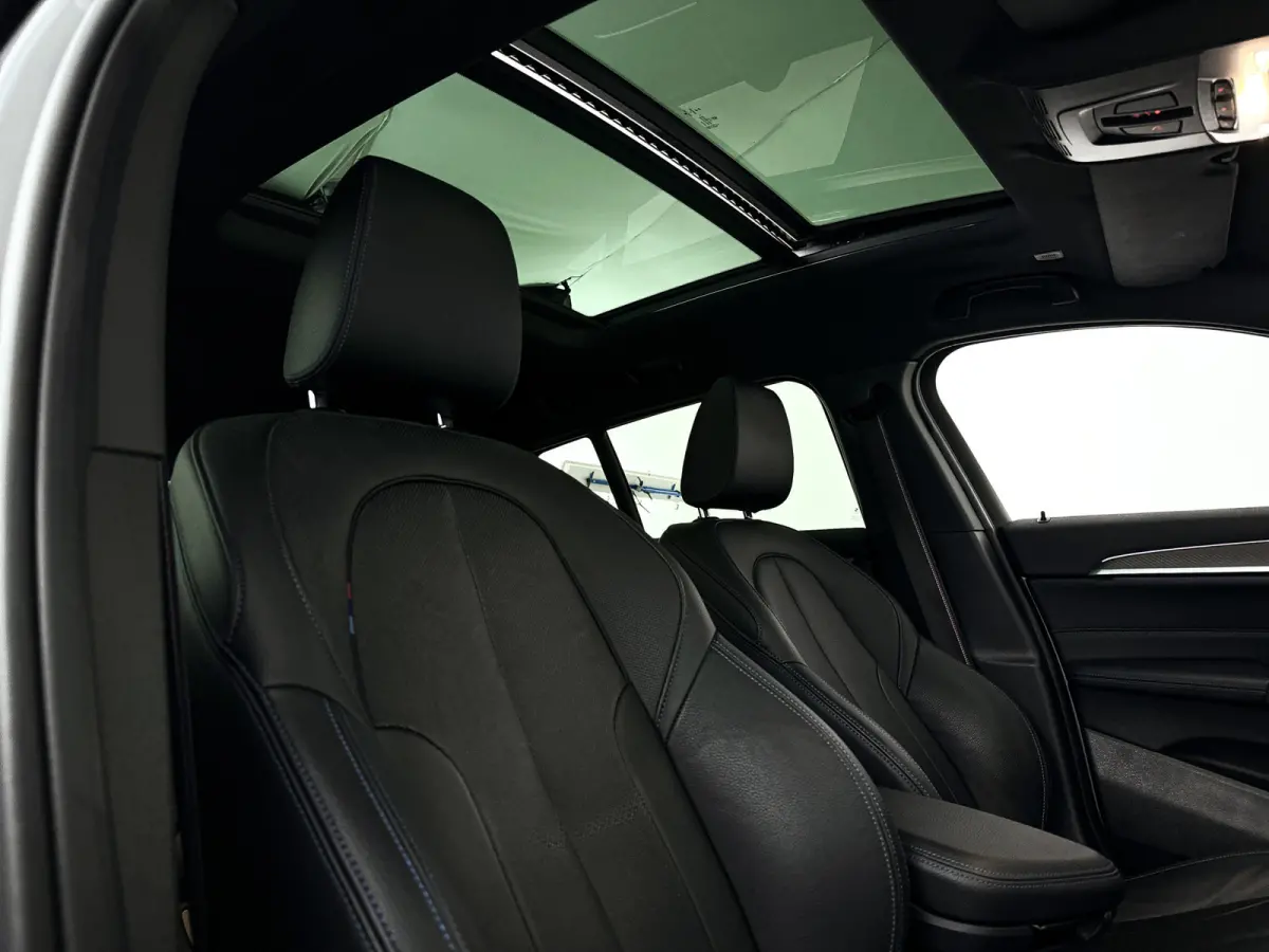xDrive25e High Executive | Panoramadak | Parkeercamera | Head-up display | Stoelverwarming | Cruise control