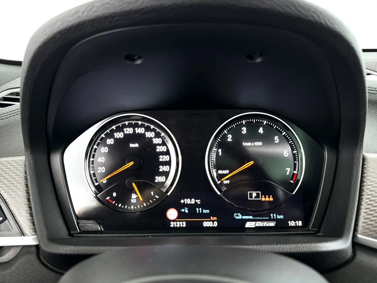 xDrive25e High Executive | Panoramadak | Parkeercamera | Head-up display | Stoelverwarming | Cruise control