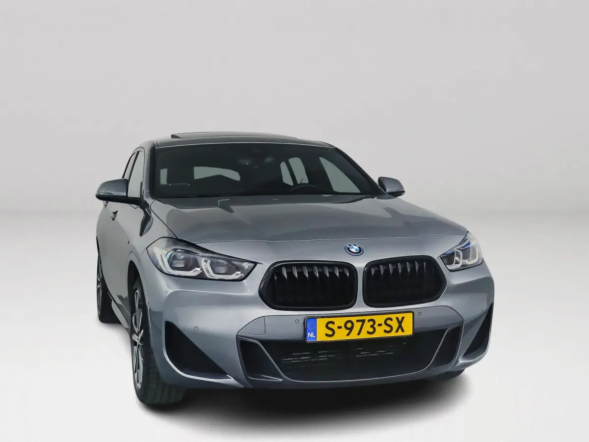 xDrive25e High Executive | Panoramadak | Parkeercamera | Head-up display | Stoelverwarming | Cruise control