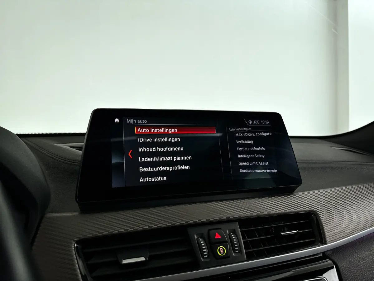 xDrive25e High Executive | Panoramadak | Parkeercamera | Head-up display | Stoelverwarming | Cruise control