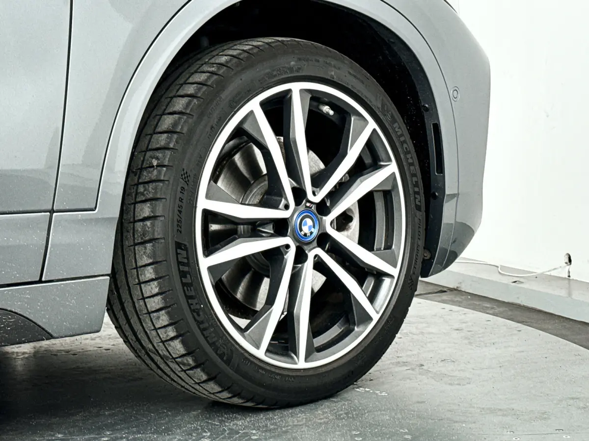 xDrive25e High Executive | Panoramadak | Parkeercamera | Head-up display | Stoelverwarming | Cruise control