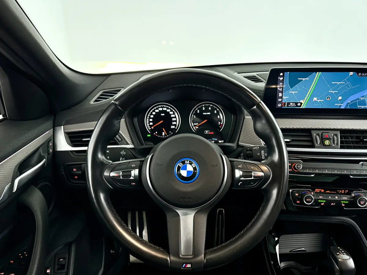 xDrive25e High Executive | Panoramadak | Parkeercamera | Head-up display | Stoelverwarming | Cruise control