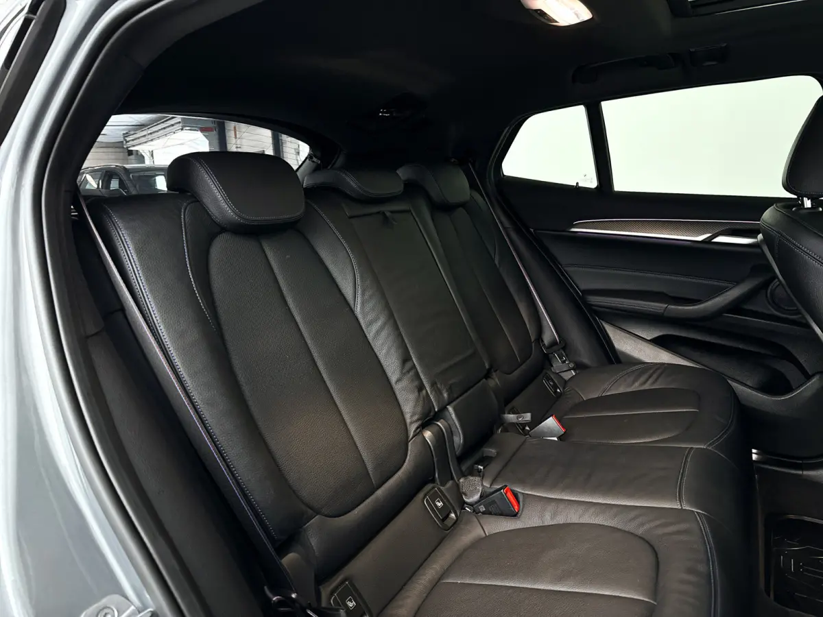 xDrive25e High Executive | Panoramadak | Parkeercamera | Head-up display | Stoelverwarming | Cruise control