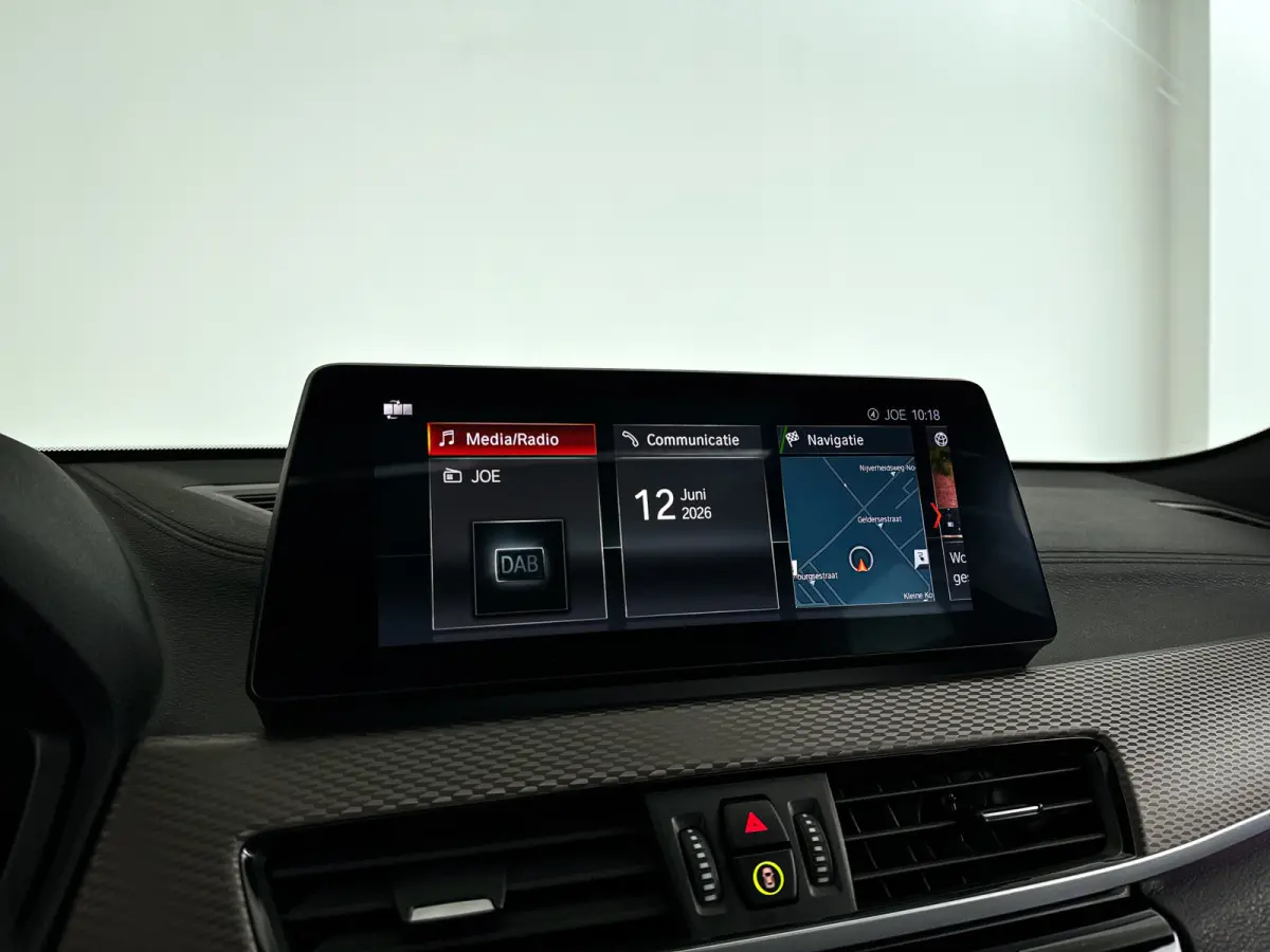 xDrive25e High Executive | Panoramadak | Parkeercamera | Head-up display | Stoelverwarming | Cruise control