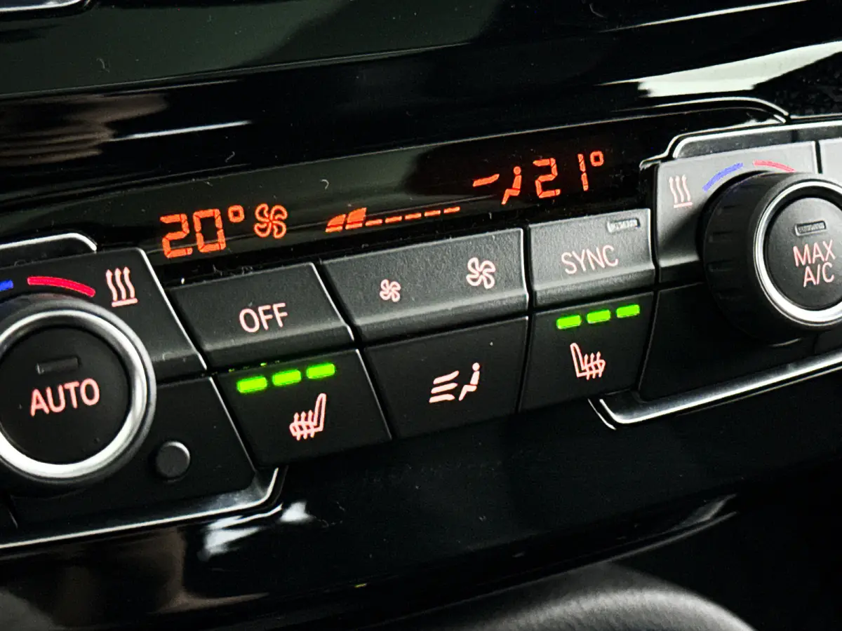 xDrive25e High Executive | Panoramadak | Parkeercamera | Head-up display | Stoelverwarming | Cruise control