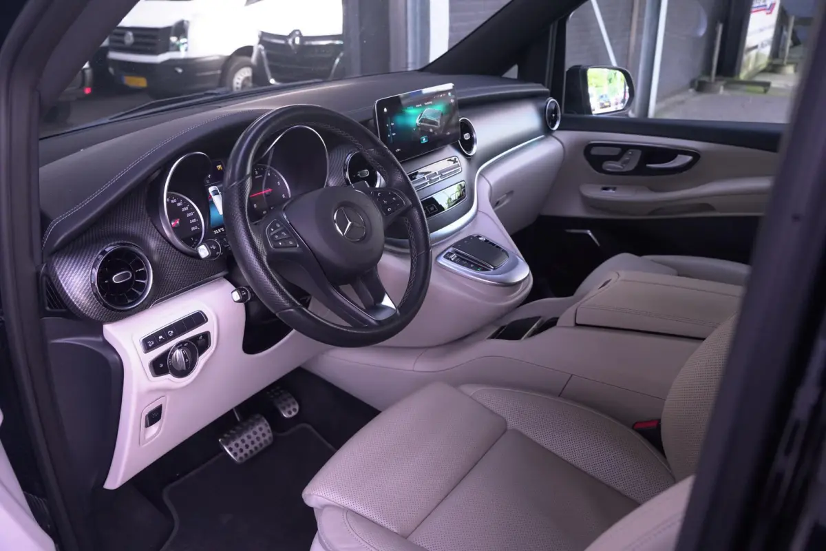 300d 4-MATIC Lang AMG Line Dubbel Cabine NAP 2x Elek. schuifdeur, Leder Beige, Distronic, 360 Camera, LED, Trekhaak