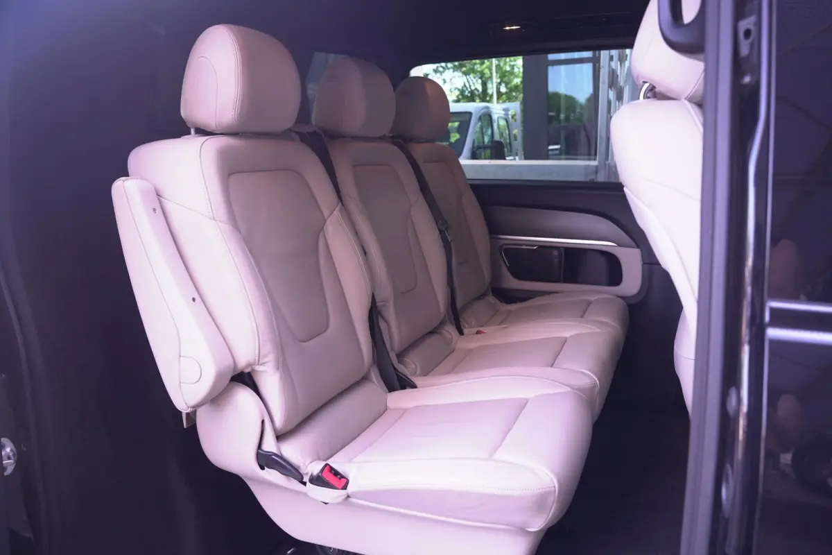 300d 4-MATIC Lang AMG Line Dubbel Cabine NAP 2x Elek. schuifdeur, Leder Beige, Distronic, 360 Camera, LED, Trekhaak