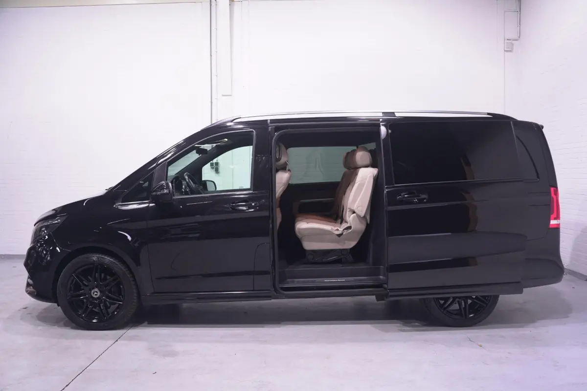 300d 4-MATIC Lang AMG Line Dubbel Cabine NAP 2x Elek. schuifdeur, Leder Beige, Distronic, 360 Camera, LED, Trekhaak