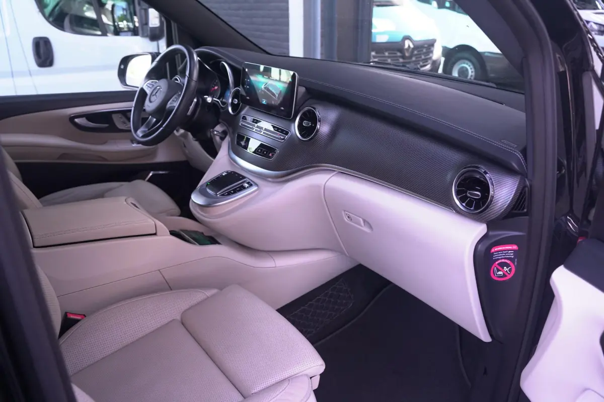 300d 4-MATIC Lang AMG Line Dubbel Cabine NAP 2x Elek. schuifdeur, Leder Beige, Distronic, 360 Camera, LED, Trekhaak