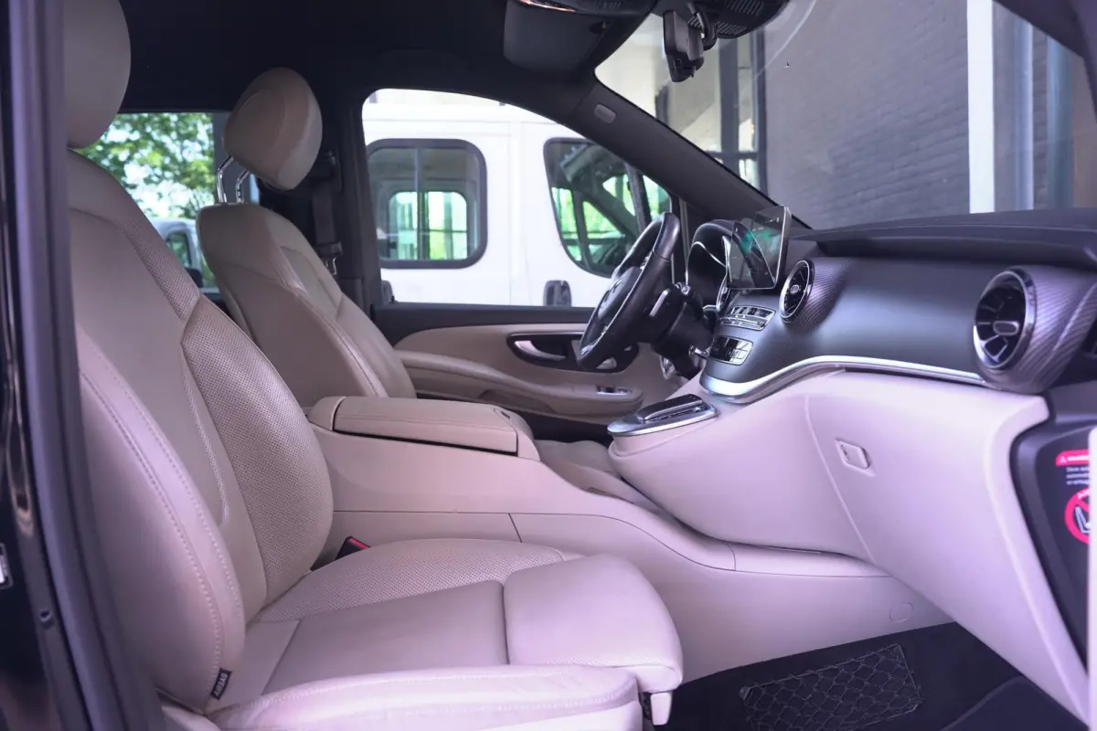 300d 4-MATIC Lang AMG Line Dubbel Cabine NAP 2x Elek. schuifdeur, Leder Beige, Distronic, 360 Camera, LED, Trekhaak