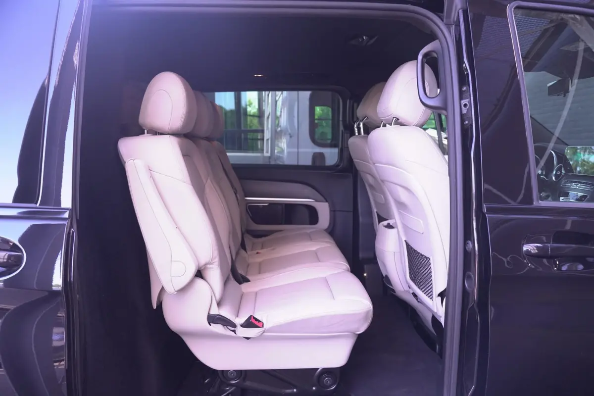 300d 4-MATIC Lang AMG Line Dubbel Cabine NAP 2x Elek. schuifdeur, Leder Beige, Distronic, 360 Camera, LED, Trekhaak