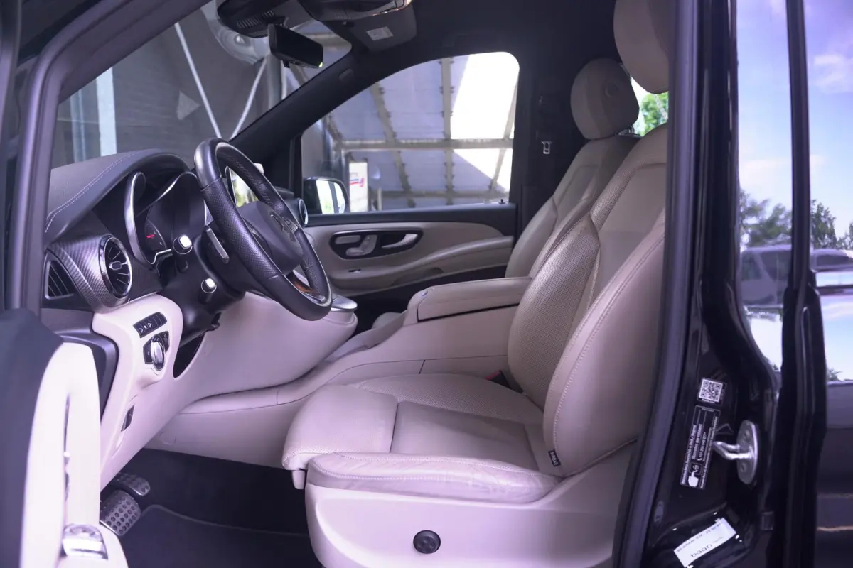 300d 4-MATIC Lang AMG Line Dubbel Cabine NAP 2x Elek. schuifdeur, Leder Beige, Distronic, 360 Camera, LED, Trekhaak
