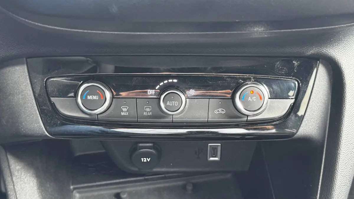 1.2 TURBO 100PK GS / NAVI / LEDER / CLIMA / LED / PDC / 16" LMV / CAMERA / KEYLESS !!