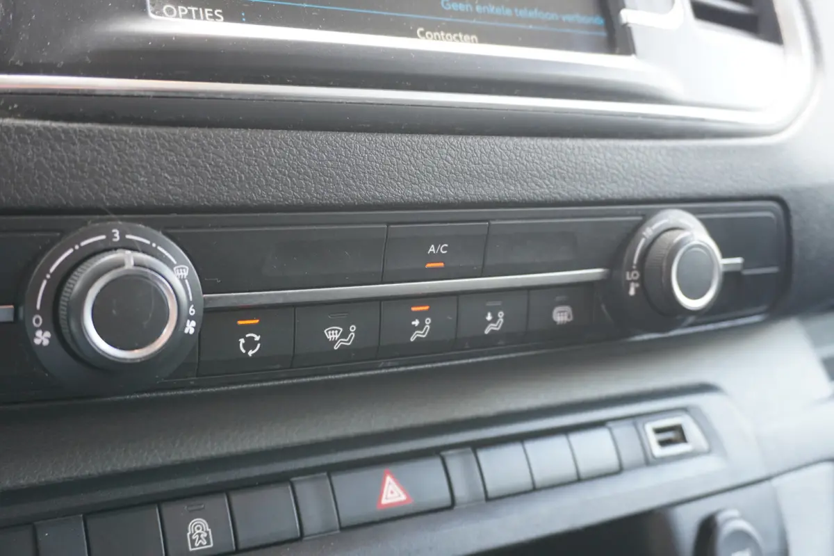 2.0 BlueHDI 180PK Dubbel Cabine Automaat EURO 6 - Airco - Navi - Cruise - €17.900,- Excl.
