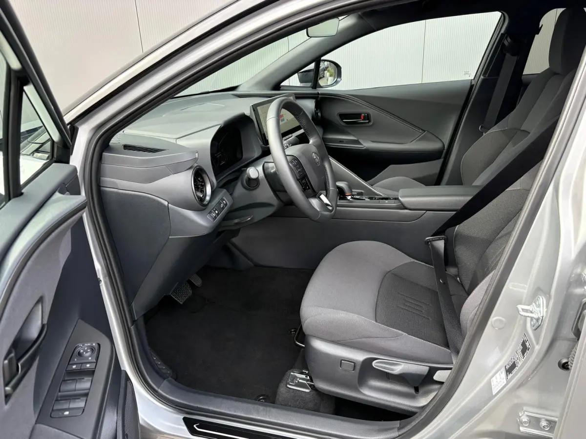 1.8 Hybrid 140PK First Edition Bi-Tone/Winter-pack/Gr.-navigatie/Elektr.klep/Camera/Adapt.-cruise