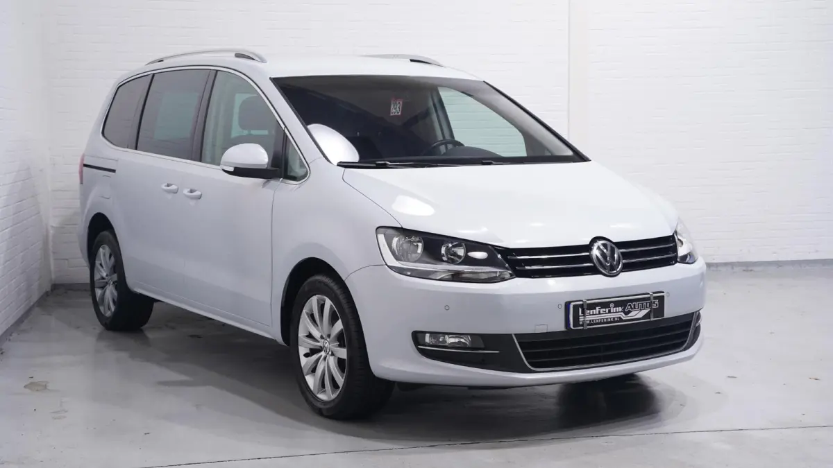 2.0 TDI 150 pk DSG Aut. GRIJS KENTEKEN Trekhaak Navi, Adapt.Cruise, 2x Elek. Schuifdeur, Leder Zwart