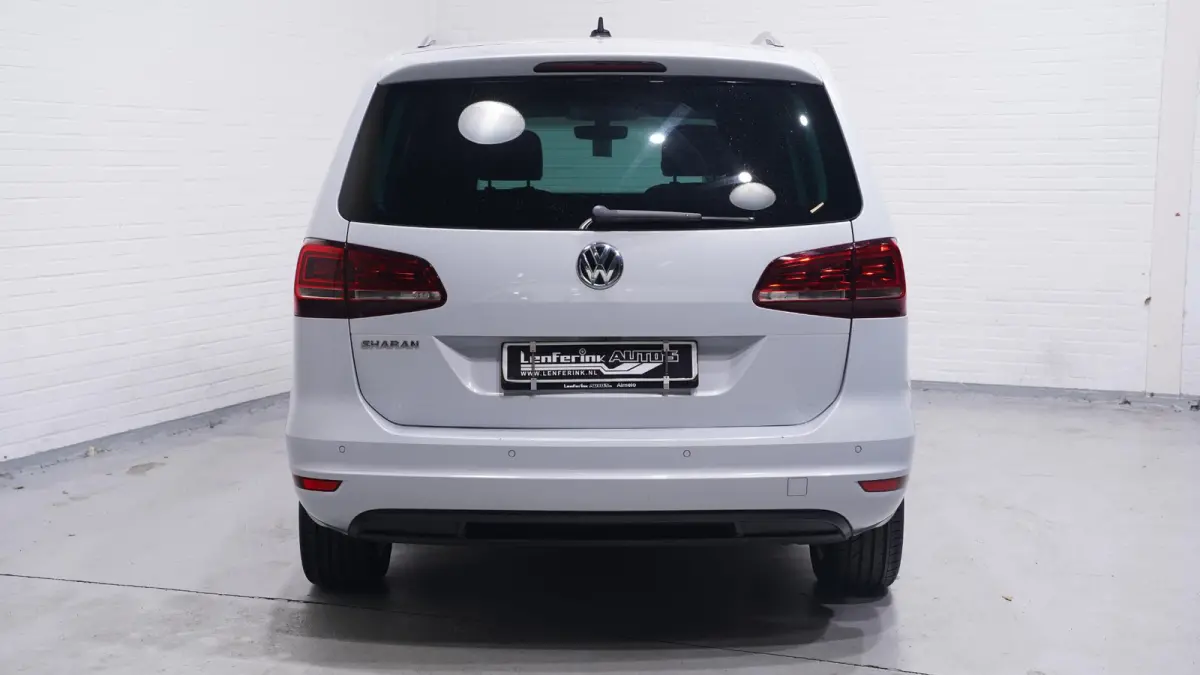 2.0 TDI 150 pk DSG Aut. GRIJS KENTEKEN Trekhaak Navi, Adapt.Cruise, 2x Elek. Schuifdeur, Leder Zwart